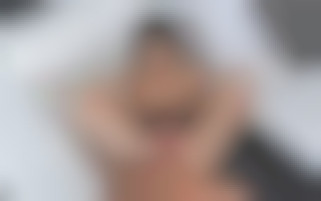 Masturbation à l'italienne avec les pieds